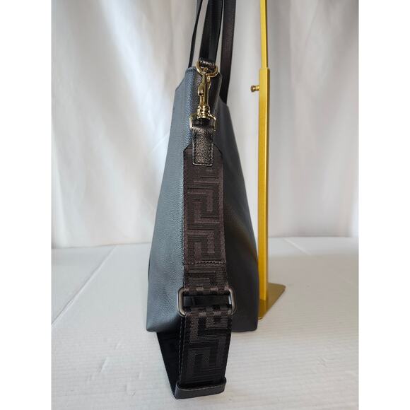 SOLD Versace Greca Black La Medusa Leather Tote Bag with Matching Pouch - Picture 5 of 15